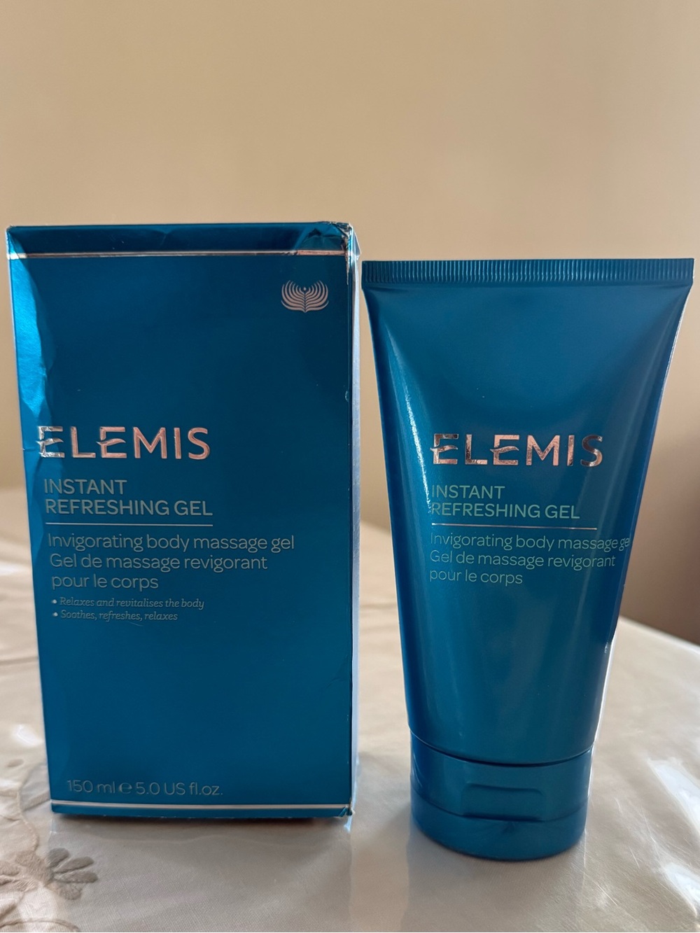 ELEMIS Instant Refreshing Gel - Vibrant Blue Tube & Box